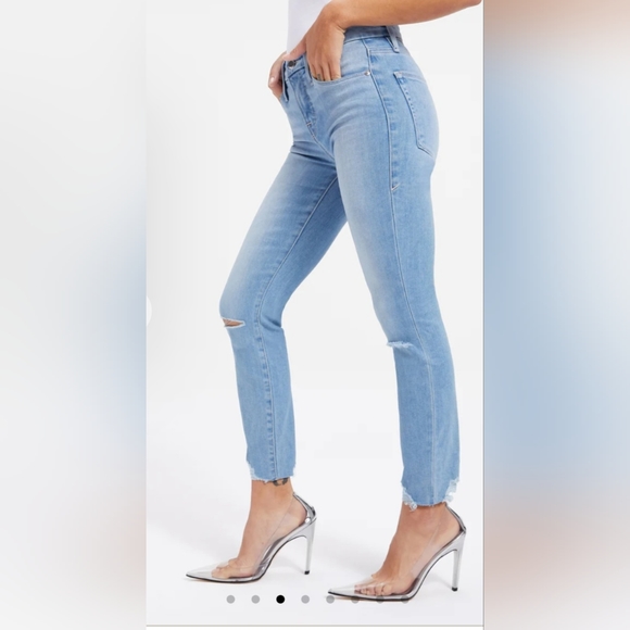 Good American Jeans - Picture 13 of 17